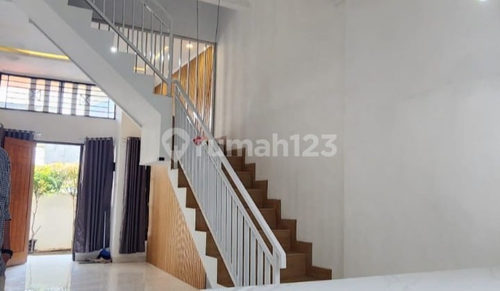 Harga Nego! Rumah Area Strategis, Lingkungan Nyaman dan Kondisi Bagus Like New di Poris Cipondoh