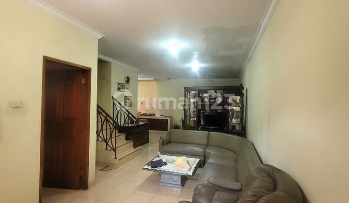 Rumah Bagus Semi Furnished cuma 2M bisa Nego di Mutiara Taman Palem Cengkareng