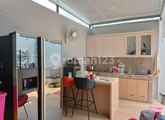 Hunian Ideal di Lippo Karawaci: Rumah 2 Lantai, Semi Furnished