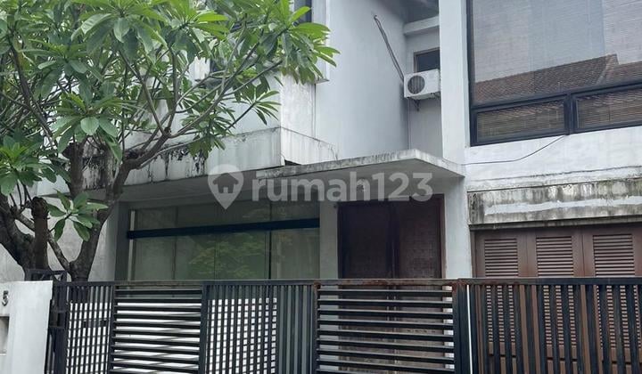 Rumah Luas Lokasi Strategis Kebagusan