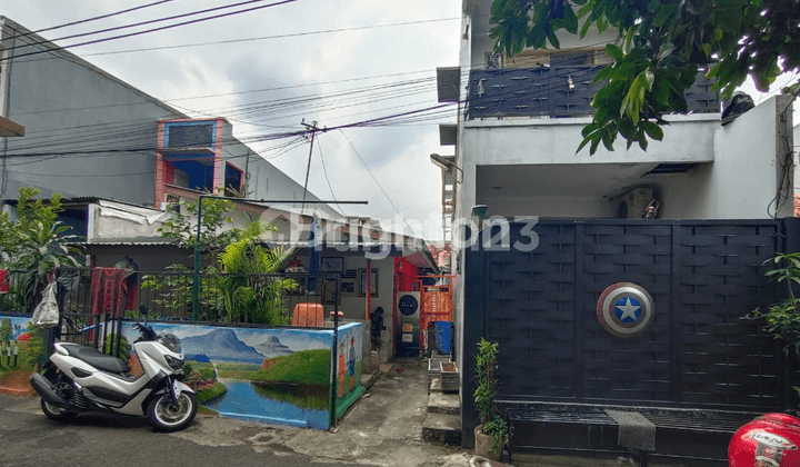 2 Houses in strategic South Jakarta area, Gandaria