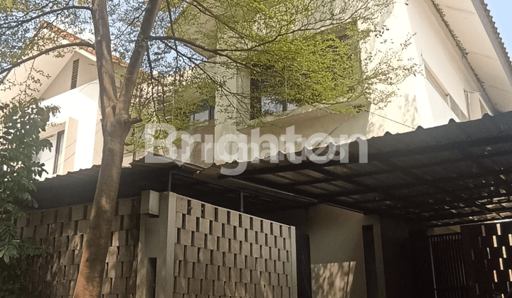 Rumah Asri Extra Taman Lokasi Strategis Bintaro