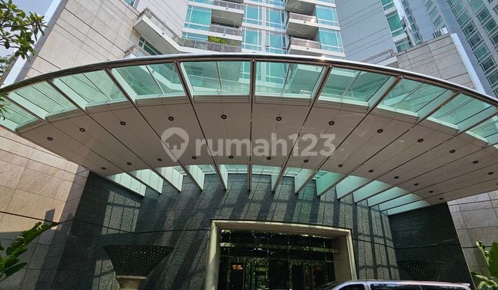 Four Season Resident 3BR furnished renovated bright and clear