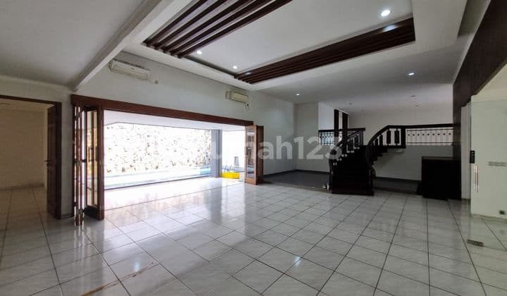 Kemang North Rumah Lapang Parkir Luas Bisa Buat Kantor & Hunian
