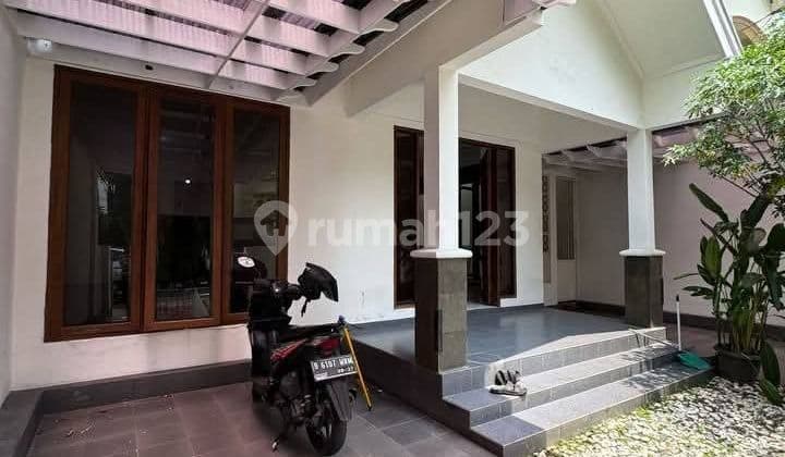 Rumah Nyaman Dekat Perkantoran Sudirman Jalan 2mobil