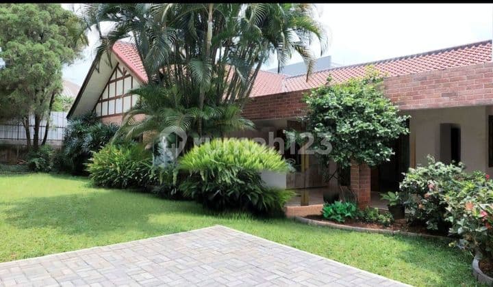 Rumah Asri Bergaya Country Dlm Komplek Elite Patra Kuningan