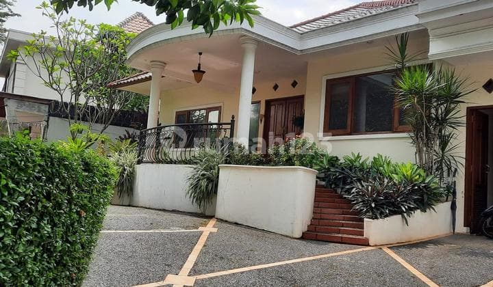 Kebayoran Baru, Comfortable House in Premium Location at Darmawangsa