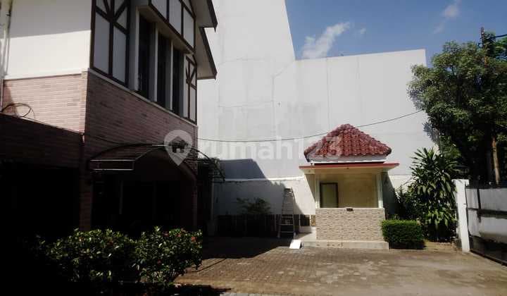 Patra Kuningan Komplek elite rumah besar dgn pos security