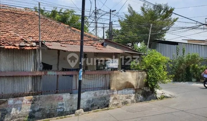 Rumah Lama Hitung Tanah Saja Lokasi Istimewa di Huk dengan Jalan Lebar di Tebet Dalam, Jakarta Selatan