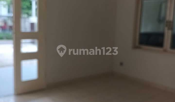 Rumah Luas bisa Buat Kantor di Petamburan Slipi Tanah Abang Jakbar