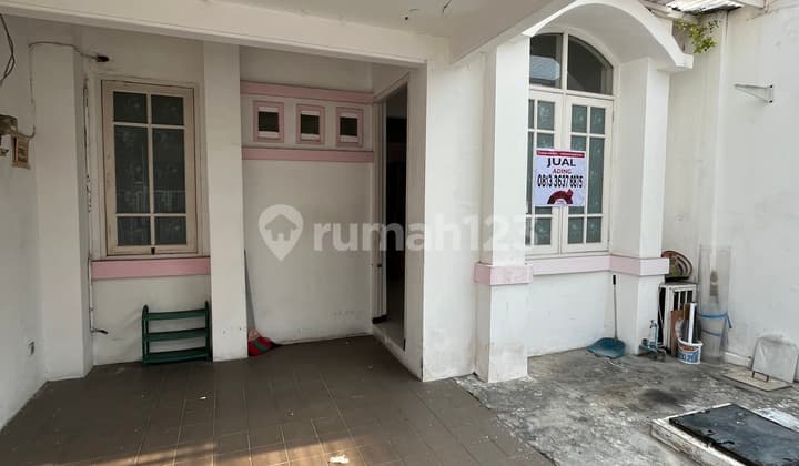 Rumah Satu Setengah Lantai Puri Asri Pakuwon City