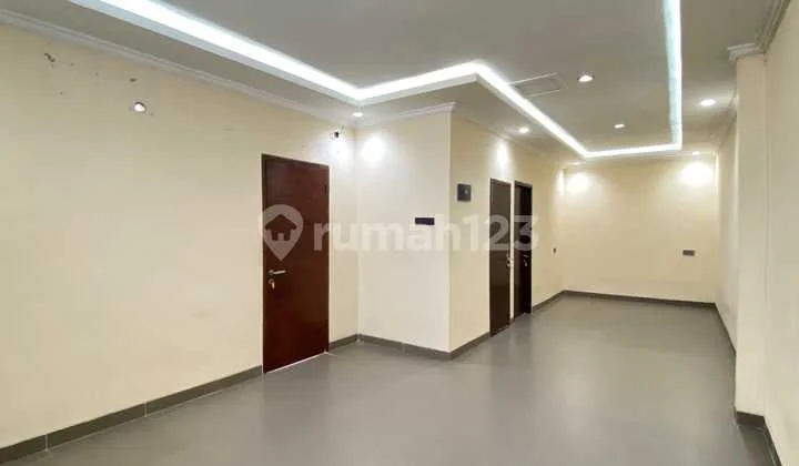 Rumah 3 Lantai Full Furnish Lingkungan Aman Siap Huni di Sunter Agung Barat Jakarta Utara