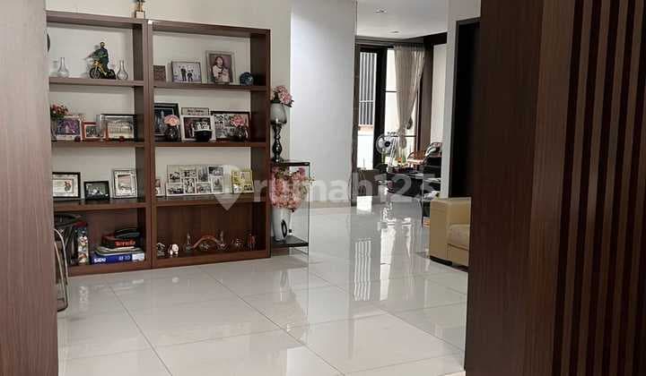 Rumah Mewah 3 Lantai Siap Huni di Boulevard Permata Buana Jakarta Barat
