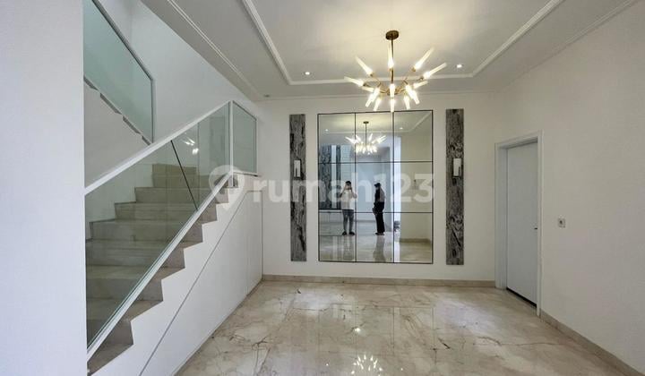 Disewakan Rumah Modern Classic Dalam Cluster The Riviera Metland Cipondoh