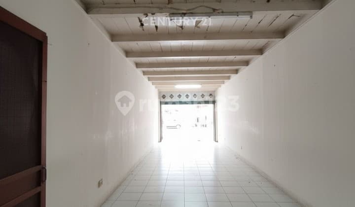Bangunan Komersil 3 Lantai Area Perniagaan Timur Tambora Jakbar