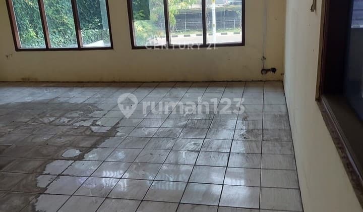 2-Story Warehouse Building Prime Location Near Toll Road