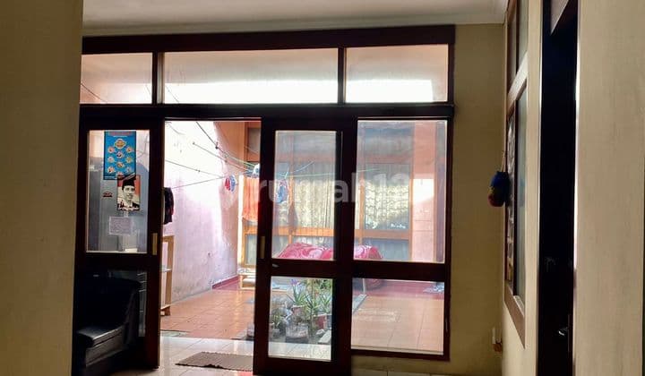 Residential House suitable for a boarding house. City center of Bandung.