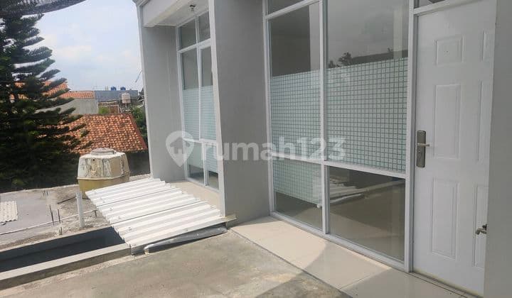 Rumah Tinggal Terdiri 3 Bangunan Siap Huni