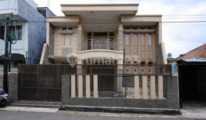 Dijual Cepat - Turun Harga! Rumah 2 Lanta Pusat Kotai Desain Modern Minimalis, Tampilan Elegan & Siap Huni! Harga Sebelumnya: 2.75 M Sekarang: 2.55 M (Nego Tipis!) Sampai Jadir