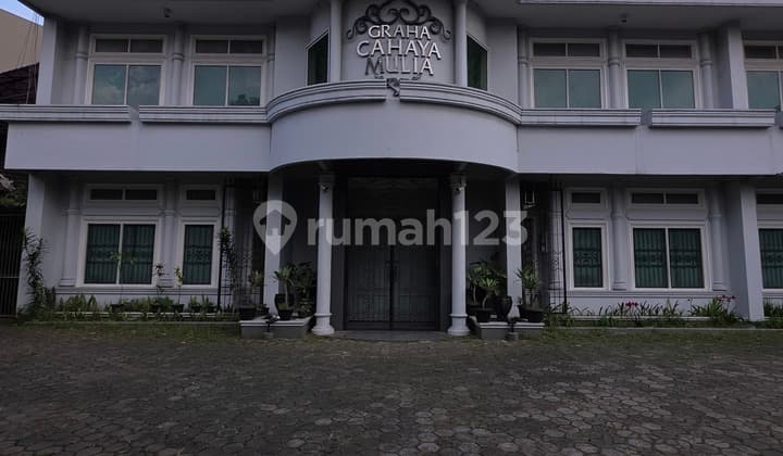 Gedung Siap Huni, Ruang-Usaha, 2 Lantai, Dekat Pusat Perbelanjaan, Dekat Akses Toll #Lyw