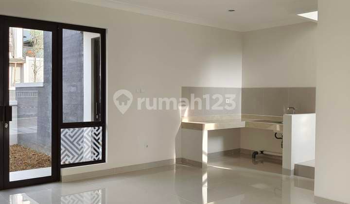 Sewa Rumah Podomoro Park 2 Lantai, Dekat Akses Tol