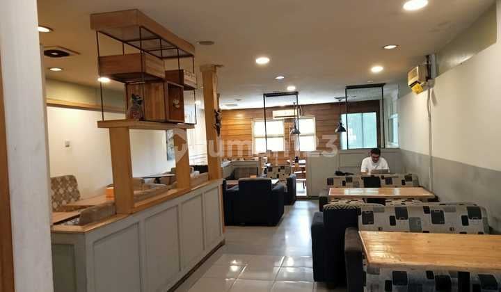 Ruko Bagus dengan isi dan usaha nya Metro Mall Buah Batu, Bandung