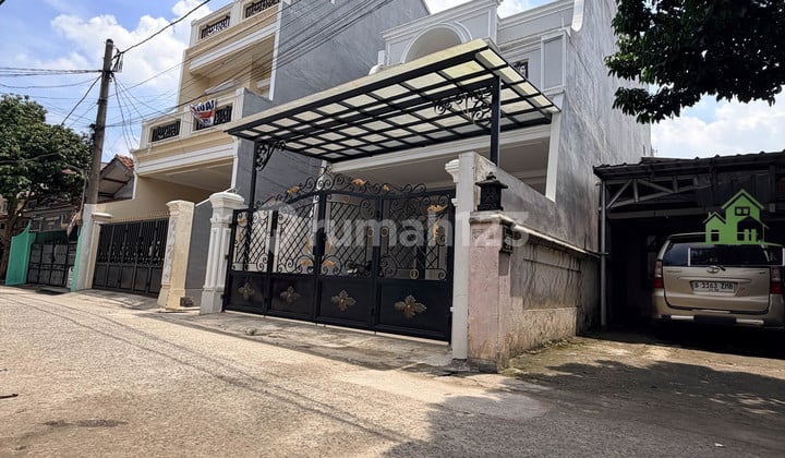 Rumah 3 Lanti + 2 Rooftop American Modern Dekat Gerbang Tolcinere