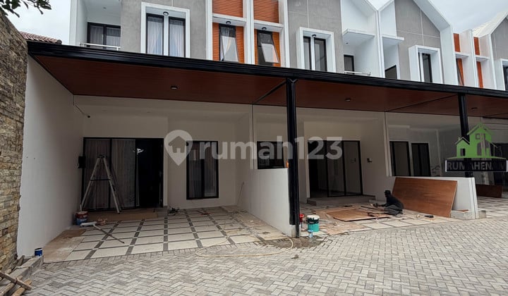 Town House Brand New Siap Huni Dekat Gerbang Tol Desari dan Limo