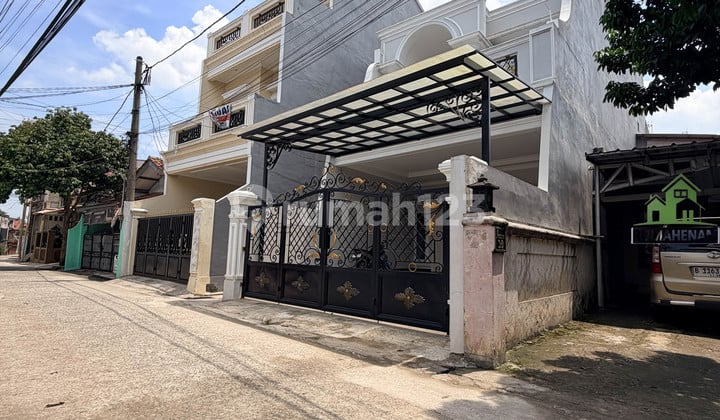 Rumah 3 Lantai American Modern Dekat Gerbang Tol Cinere Limo