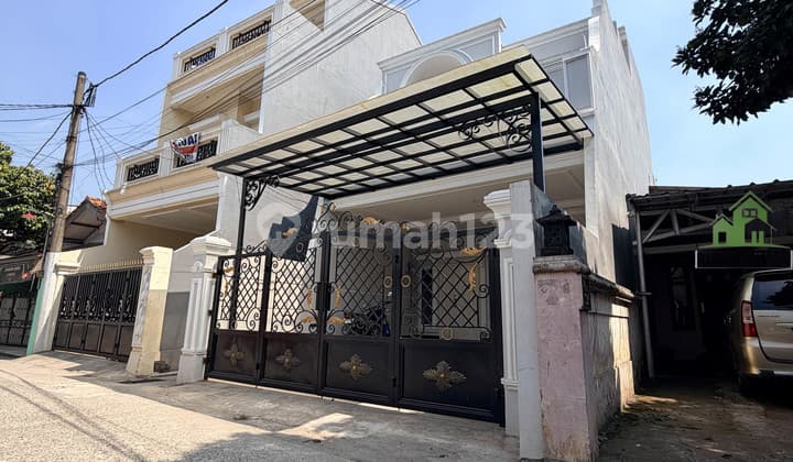 Rumah 3 Lantai American Modern Siap Huni Dekat Gerbang Tol Limo