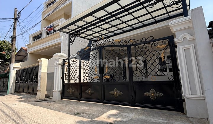 Rumah 3 Lantai American Modern Siap Huni Depan Masjid Kubah Mas