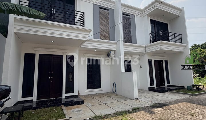 Rumah 2 Lantai Siap Huni American Modern Dekat Masjid Kubah Mas