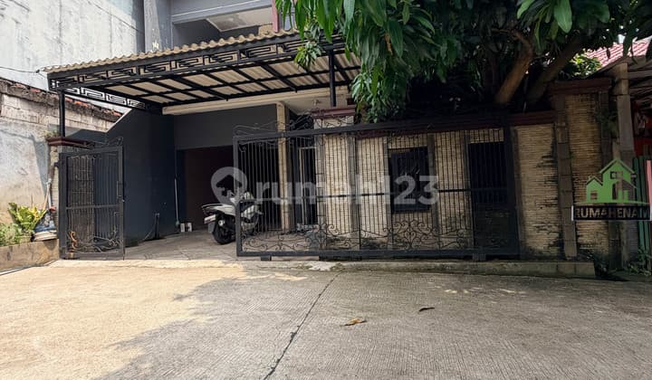Rumah 6 Kamar Tidur Model Tropical Modern Dekat Gerbang Tol Limo