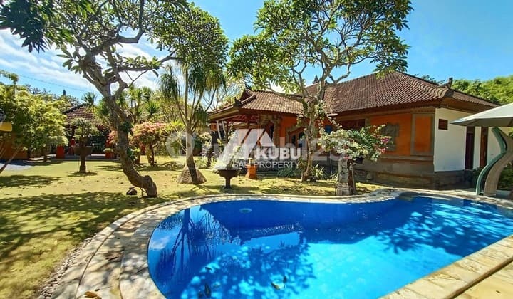 Kbp0127 Balinese Style Villa With A Large Pool And Garden.
