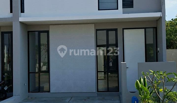 Rumah 2 Lantai Dekat Jalan Raya di Madiun