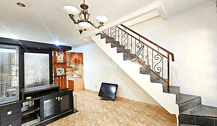 Dijual Termurah Rumah Rapi Siap Huni ( 3.7x15 ) Taman Palem Lestari - Cengkareng