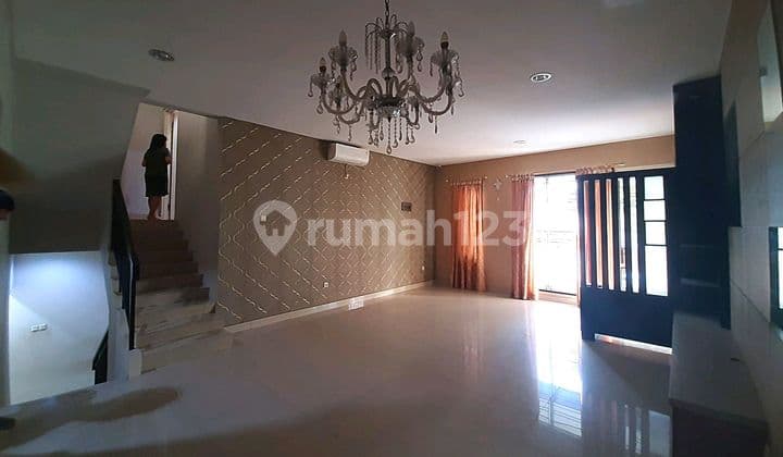 Dijual Harga Nego Rumah Dekat Kolam Renang Siap Huni ( 8X15 ) Layar Permai - Pantai Indah Kapuk