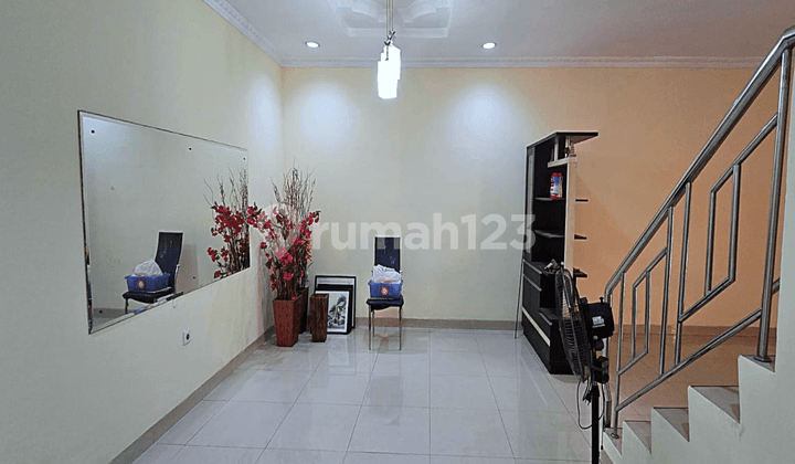 Dijual Harga Nego Rumah 3 Lantai Baru Renovasi ( 6x15 ) Mutiara Taman Palem - Cengkareng