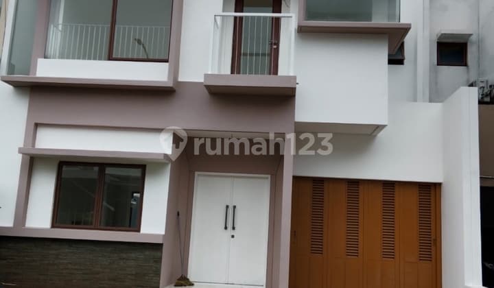 Dijual cepat Rumah siap huni 2 Lantai Masih Baru Cluster zebrina