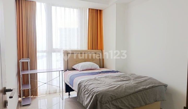 Sewa Apartemen Mewah Gold Coast Pik - 2 Kamar, Lantai Tinggi, City View Premium