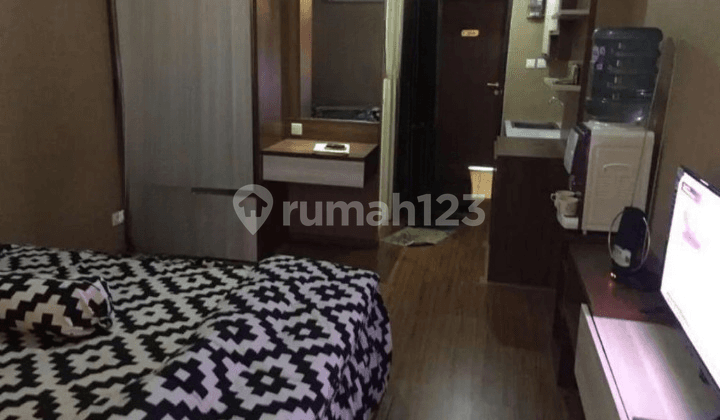 Emerald Tower Apartement. Unit Apartemen Studio Furnish di Kota Bandung