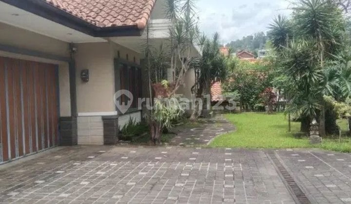 RESOR DAGO PAKAR, DAGO, DEKAT ITB. RUMAH LUAS SIAP HUNI 3 LANTAI DI BANDUNG UTARA, BANDUNG