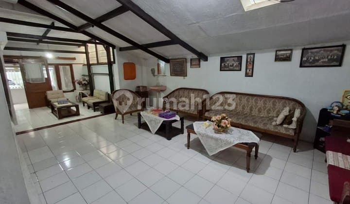 DIPATI IKUR, DAGO. A SPACIOUS READY-TO-OCCUPY HOUSE IN BANDUNG CITY