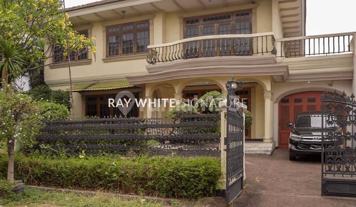 House for Sale Suitable for Office, Boarding House, Shop in Cempaka Putih