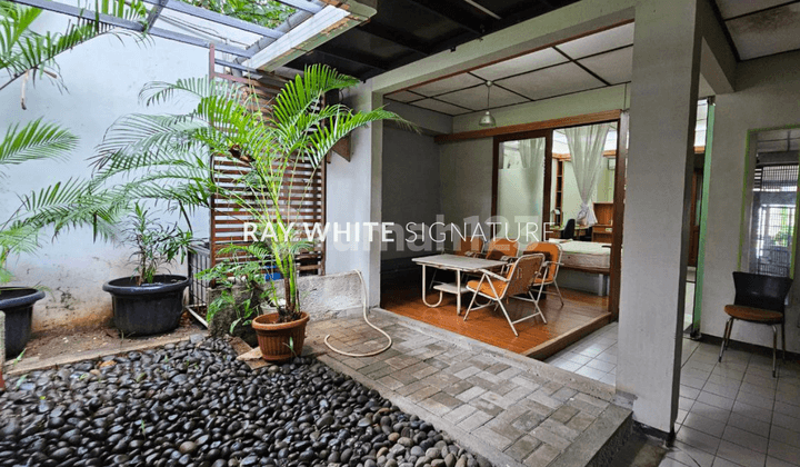 Rumah Layak Huni Lokasi Bagus Jalan Lebar di Jl. Villa, Semanggi