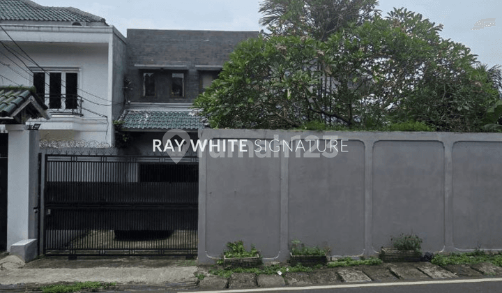 Dijual Rumah Bagus Lahan Luas di Jl Lebak Bulus IV