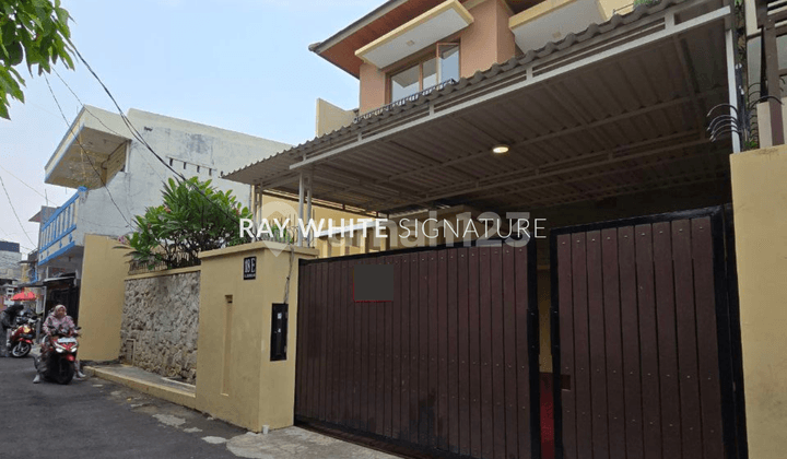 Rumah Bagus di Jl Bungur, Kemang Layak Huni 2.5 Lantai