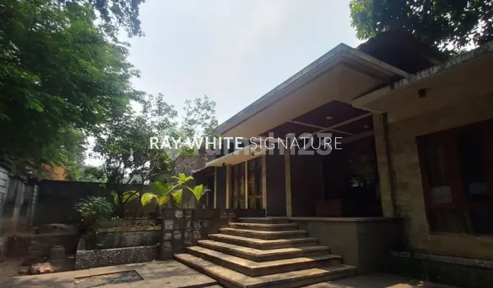 Rumah di Jl Panglima Polim Lahan Besar Jarang ada