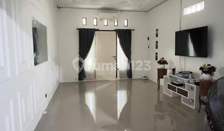 Rumah Cantik2 Lantai di Graha Wahid