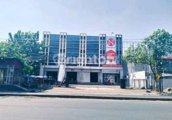 3-Story Shophouse Ready for Business in Majapahit Pedurungan 3-Story Shophouse Ready for Business in Majapahit Pedurungan